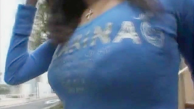 Lovely Natsumi Shows Her Puss While Spreading Thighs Openly