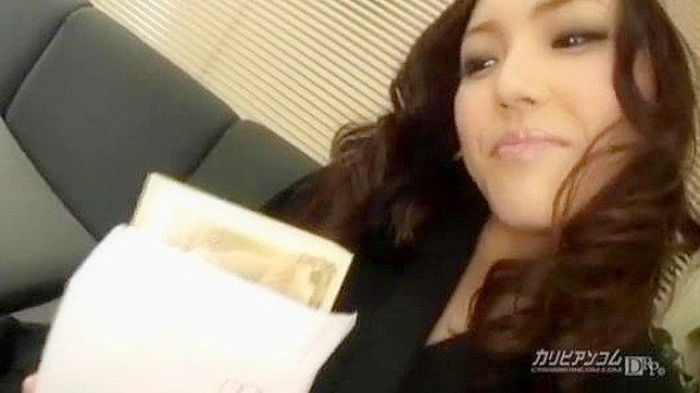 Asian Beauty Takes Big Cock Deeply For Anal Pleasure