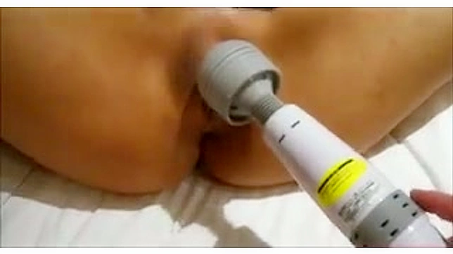 Gorgeous Japanese Minx Gives Sensual Indoor Blowjob Delightfully