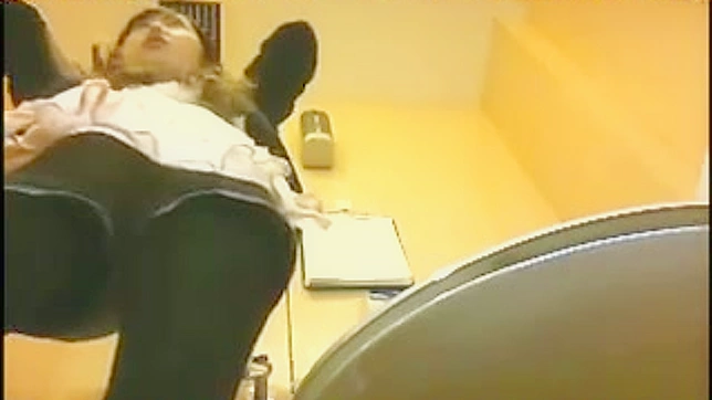 Sexy Babe With Big Ass Indulges Indoors For Pleasure