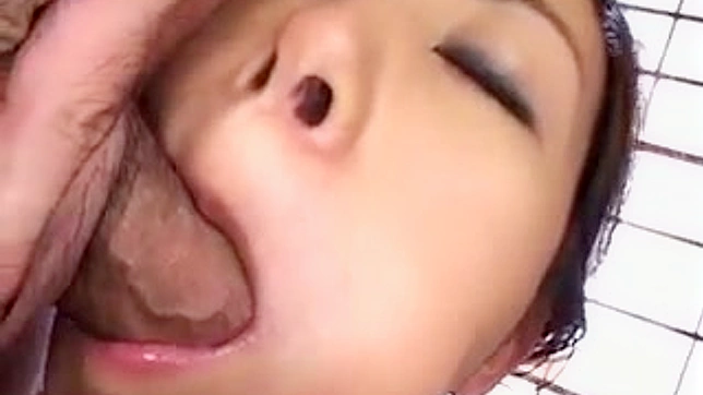 Sizzling Japanese Lady Seduces Him With Deep Throat Blowjob