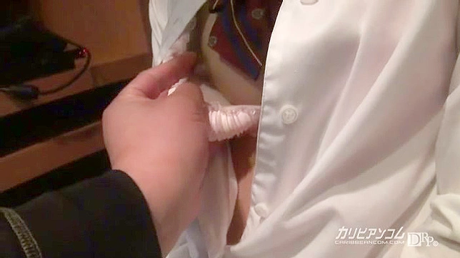 Juicy-Busted Gypsy Hikaru Fingering Her Wet Vagina Delightfully