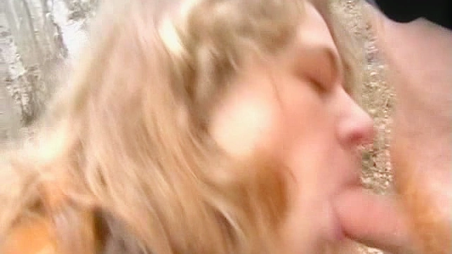 Seductive Curvy Brunette Gives Passionate Blowjob