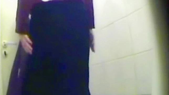 Sexy Diva Teasingly Pees Indoors While Flaunting Her Body