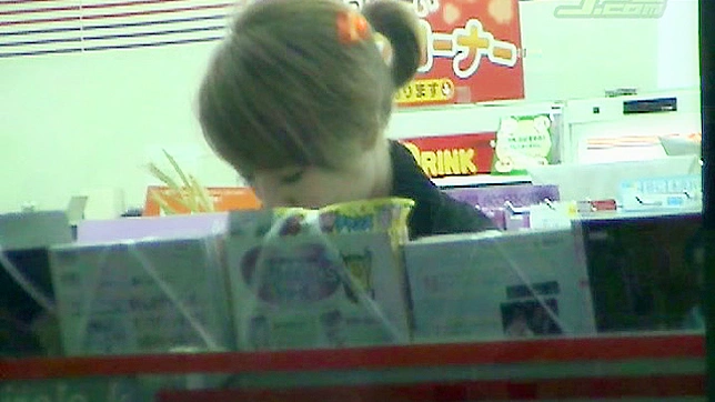 Hot Diva Shows Off Her Blue String Wetness Skills Seductively