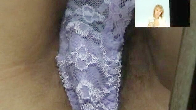 Hot Japanese Diva Shows Off Her Irresistible Sexy Body Curves