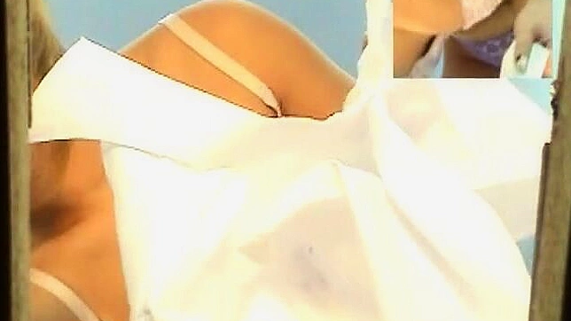 Hot Japanese Diva Shows Off Her Irresistible Sexy Body Curves