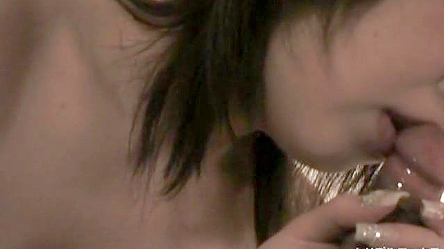 Amateur Japanese Beauty Deepthroats Big Dick Passionately