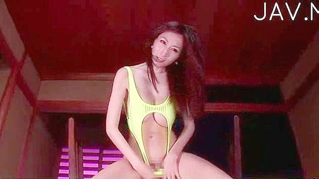 Hot Model in Bikini Gives Mind-Bending Blowjob Delightfully