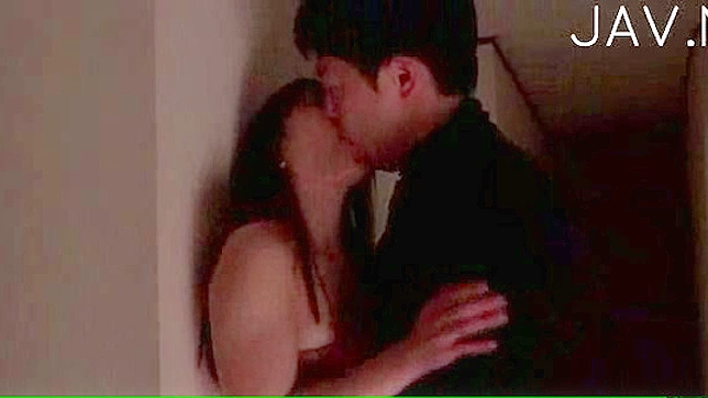 Sexy Beauty Gives Massive Shlong A Kinky Titty Fuck Treats