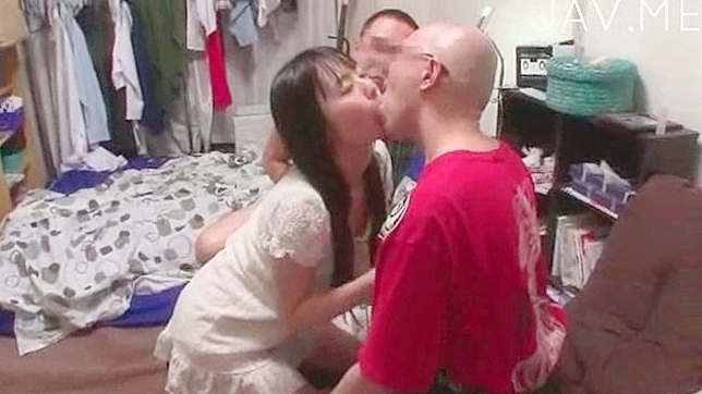 Hot Babe Gets Pussy Pounded Hard By Two Big Cocks