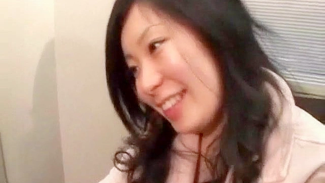 Innocent Amateur Shyly Loses Her Virginity Giving Head