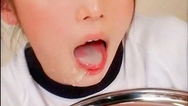 Cute Japanese Lady Gives Herself Pleasure Solo Style