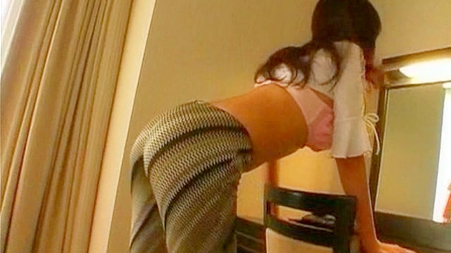 Hot Babe Ditches Bra Showcasing Her Perfect Natural Tits