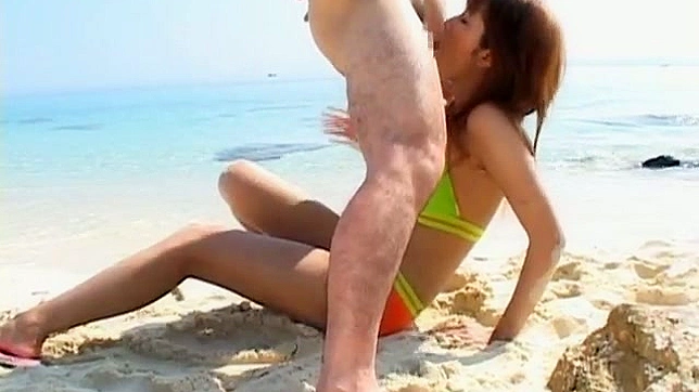 Japanese Beauty with Perfect Ass Gives Amazing Blowjob