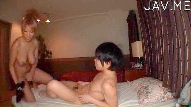 Sensual Japanese Blonde Enjoys Snake-like Cock on Bedtime Play