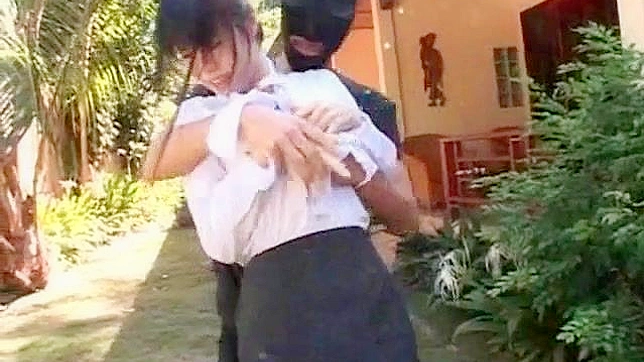 Outdoor Japanese Amateur Lady Gives Hot Blowjob Action