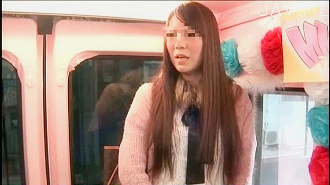 Sizzling Japanese Babe Shows Off Her Curvy Ass for Hot Action