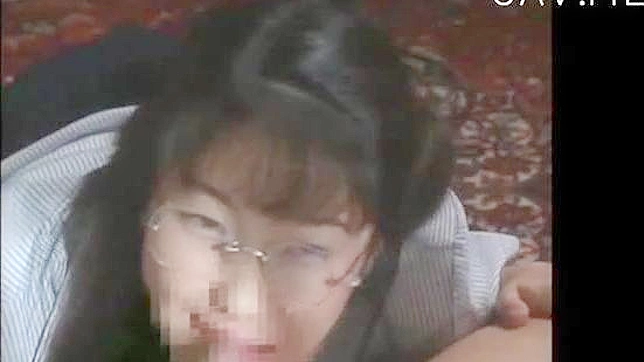 Hot Rubber Doll Cracks Her Pussy Wide for Extreme Pleasure Showdown