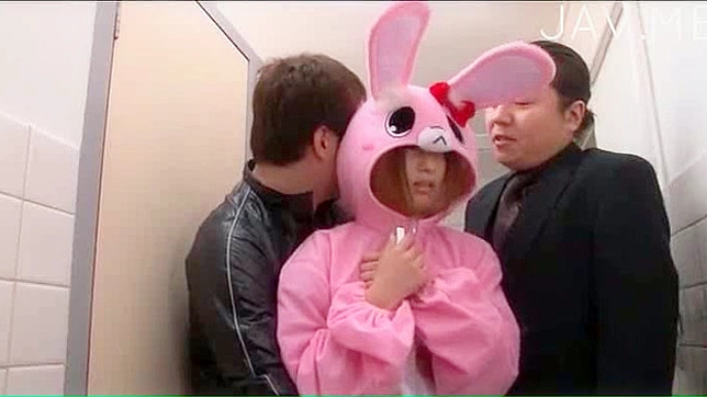 Skilled Japanese Doll Gives Perfect Handjob Before Hot Sex Act