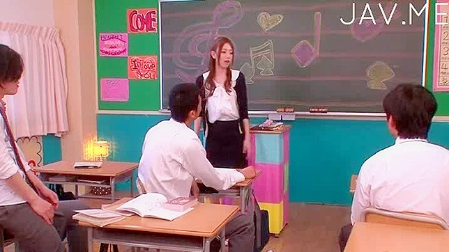 Masterful Slut Expertly Sucks Cock Before Riding It Hard