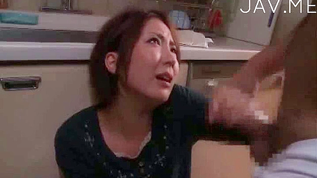 Sexy Ty Babe Drills Her Juicy Cunt for Banana Orgasm Bliss