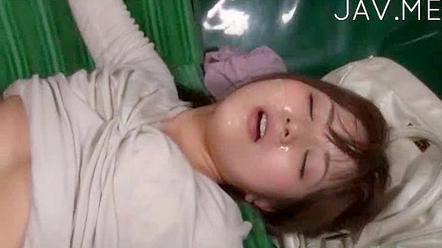 Screaming Cutie Takes Huge Cock Deep Inside Her Tight Pussy