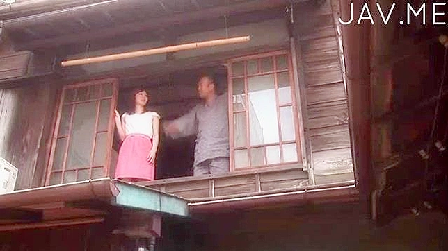 Amateur Kinkster Teases Her Boobs Before Snatching Hard