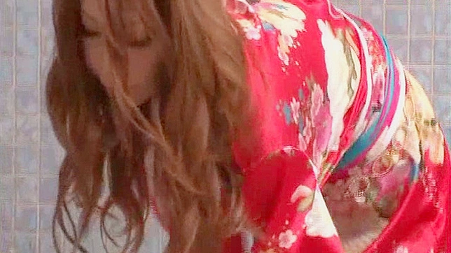 Seductive Vixen Finds Fun in Dark Room With Deep Drilling Action