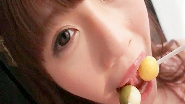 Sizzling Brunette With Big Ass Teases Juicy Pussy For Fuckers' Delight