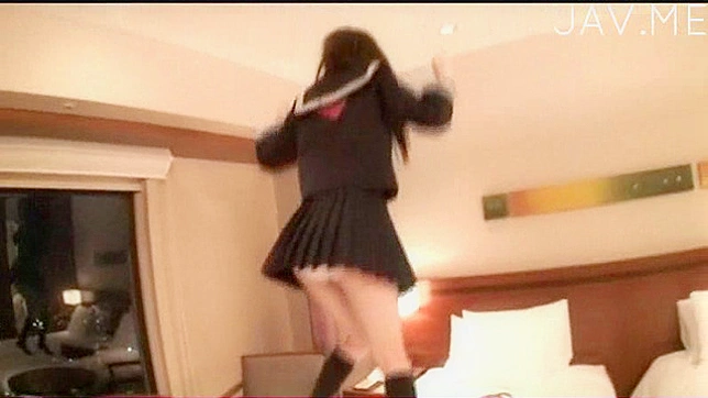 Japan beauty ignites dude’s cock passion with hot blowjob