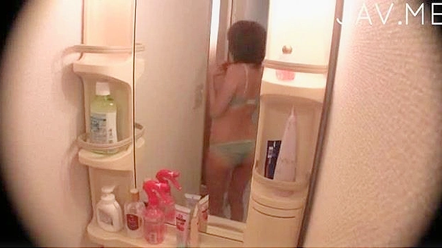 Hot Amateur Beauty Masturbates Her Wet Pussy Solo