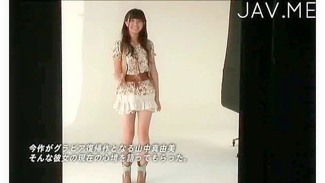 Soft-Moaning Hot Babe Teases Shaved Pussy With Gentle Touches