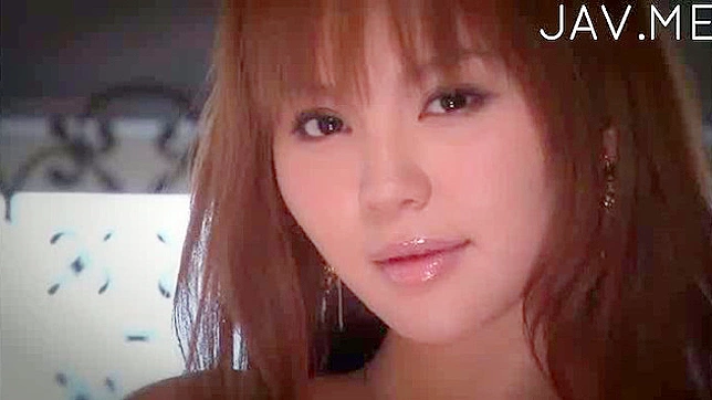 Seductive Office Chick Takes Solo Time to Finger Herself Silently