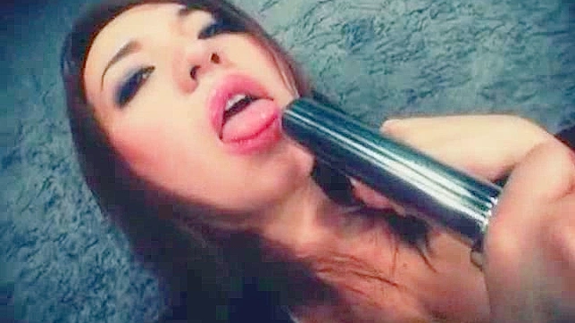 Japanese Chick Gets Her Juicy Furburger Fingered Rawly & Deep