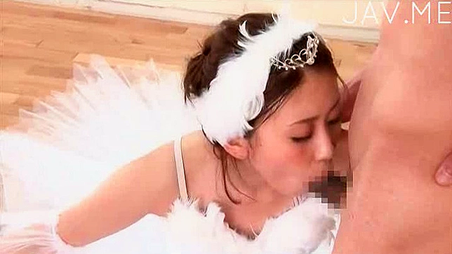 Gorgeous Chick Gives Hot Blowjob Leaves Him Speechlessly Satisfied