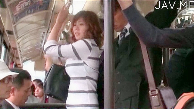 Skimpy Girl 18+ Takes Big Cock For Thrilling Ride In Bed