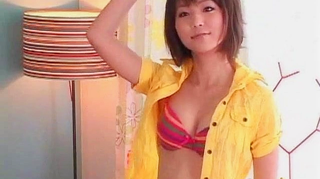 Short-Haired Beauty Enjoys Deep-Throating Big Cock Delightfully