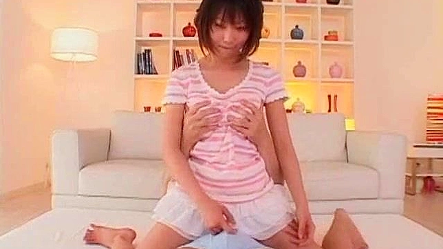 Shy Girl 18+ Discovers Passionate Fuck With Guy's Expertise