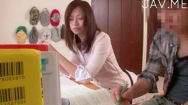 Vibrator Thrills Girl 18+’s Hairy Pussy As Guy Watches Ecstatically