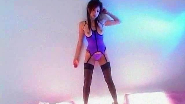 Guy Licks Girlfriend’s Firm Boobs & Fingers Her Tight Hole