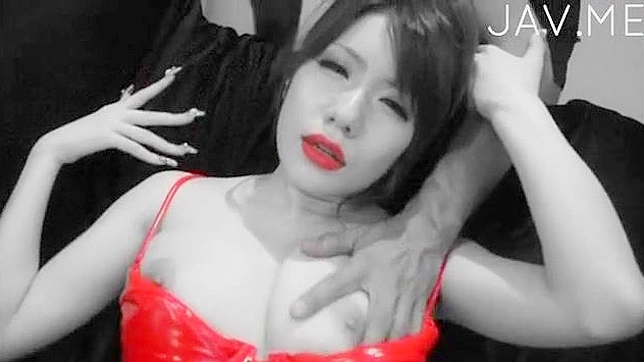 Oiled Lover Skillfully Fingers Girlfriend's Pussy