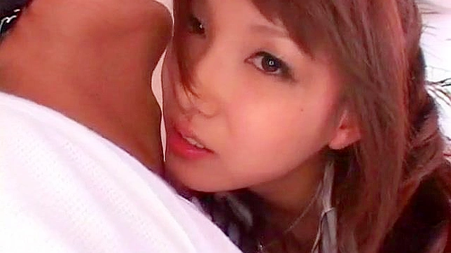 Beauty Gets Oral Sex from Two Hot Guys Simultaneously