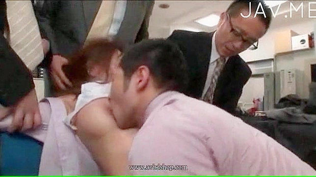 Hot Glasses-Wearing Babe Gets Ravaged Hardcore In Her Pussy