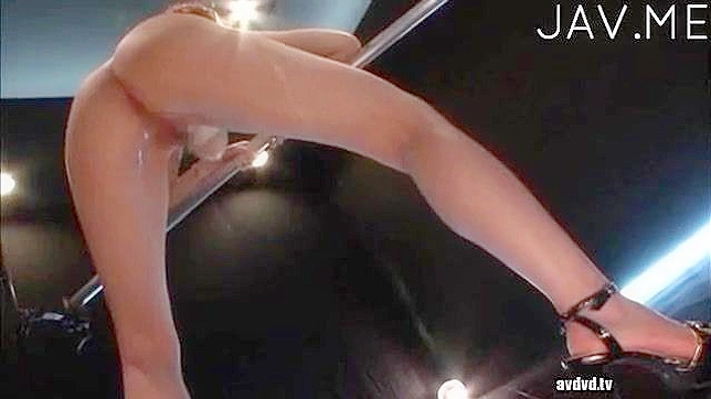 Hottie Screams Loudly As Dashing Man Fucks Her On Armchair