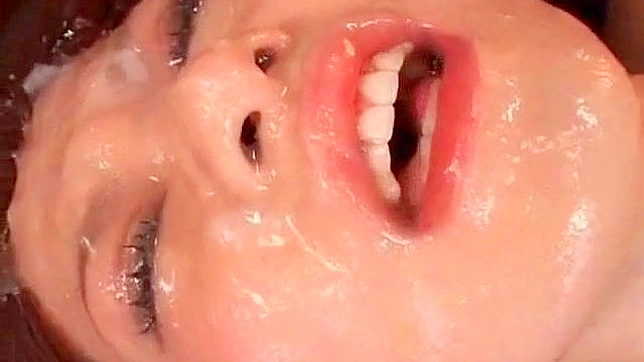 Cum Splashes On Her Face After A Hot Fuck With Beast Mode Partner