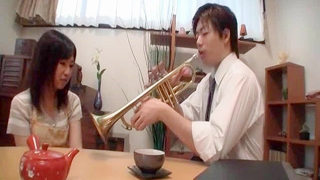 Thirsty Babe Takes Big Cock Deep into Her Throat Cravingly