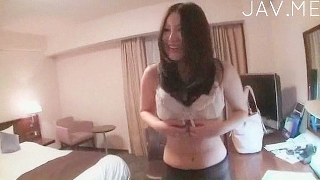 Seductive Asian Beauty Gives Hot Fuck Performance