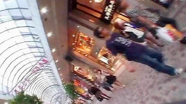 Classe Amateur Asian Chick Delivers Handjob Expertise in Private Room