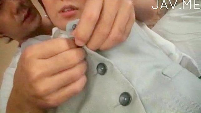 Japanese Chick Gets Pleasured With Hot Fingering & Cunnilingus Fun